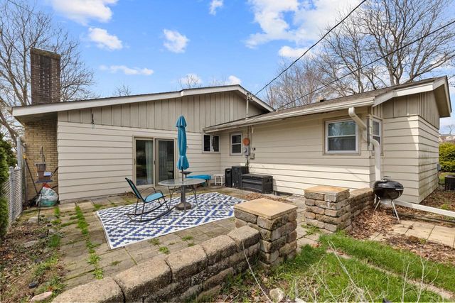 N42W5598 Wilshire DRIVE, Cedarburg, WI 53012
