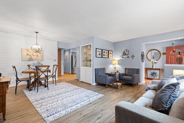 N42W5598 Wilshire DRIVE, Cedarburg, WI 53012
