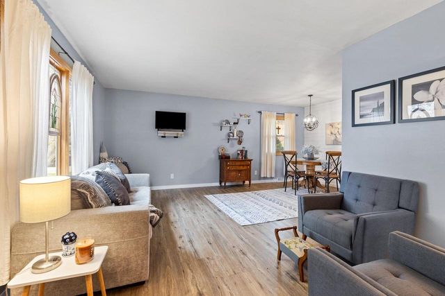 N42W5598 Wilshire DRIVE, Cedarburg, WI 53012