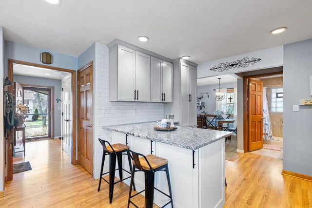N42W5598 Wilshire DRIVE, Cedarburg, WI 53012
