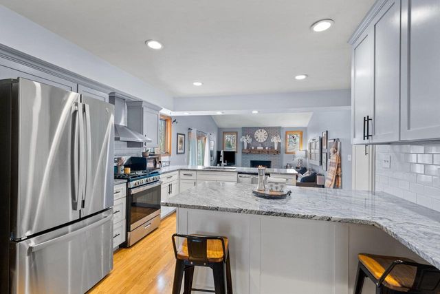 N42W5598 Wilshire DRIVE, Cedarburg, WI 53012