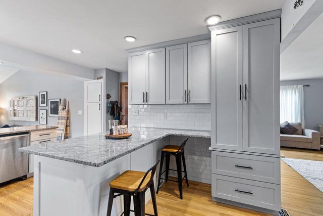 N42W5598 Wilshire DRIVE, Cedarburg, WI 53012
