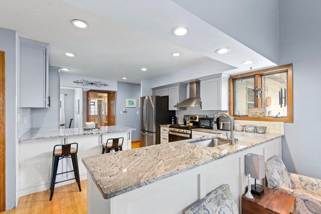 N42W5598 Wilshire DRIVE, Cedarburg, WI 53012