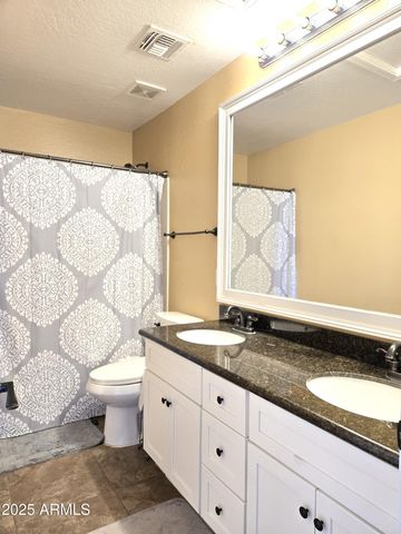 7115 W KINGS Avenue, Peoria, AZ 85382