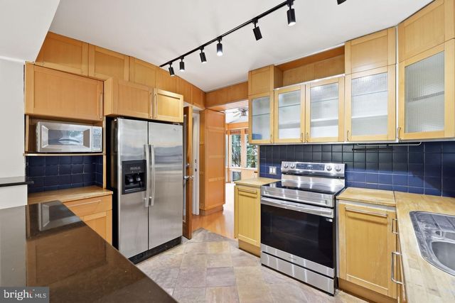 1706 N GLEBE RD, Arlington, VA 22207
