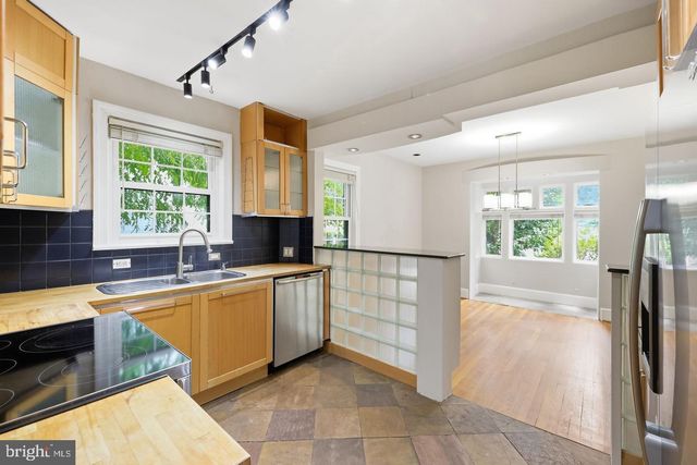 1706 N GLEBE RD, Arlington, VA 22207