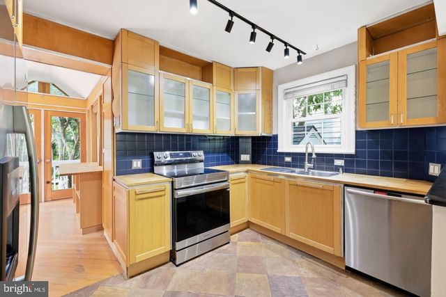 1706 N GLEBE RD, Arlington, VA 22207