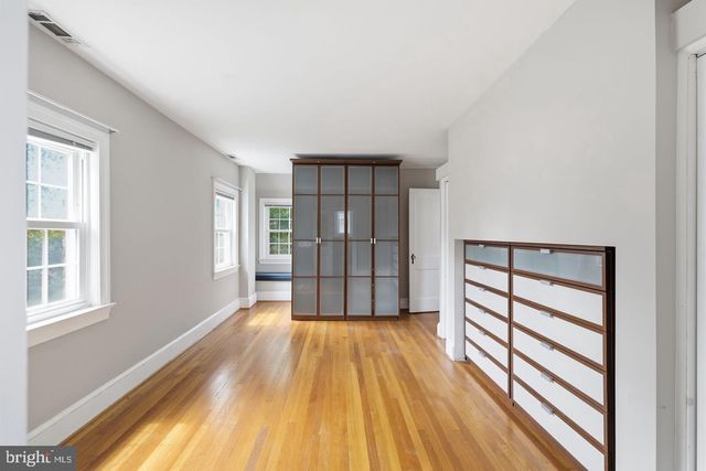 1706 N GLEBE RD, Arlington, VA 22207