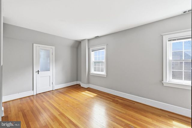 1706 N GLEBE RD, Arlington, VA 22207