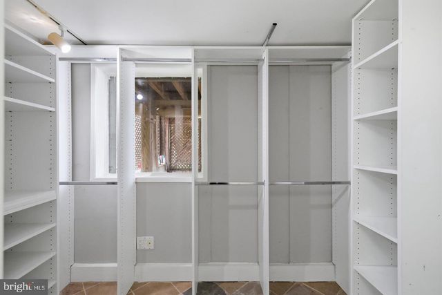 1706 N GLEBE RD, Arlington, VA 22207