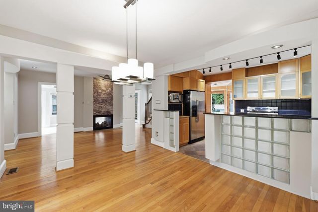 1706 N GLEBE RD, Arlington, VA 22207