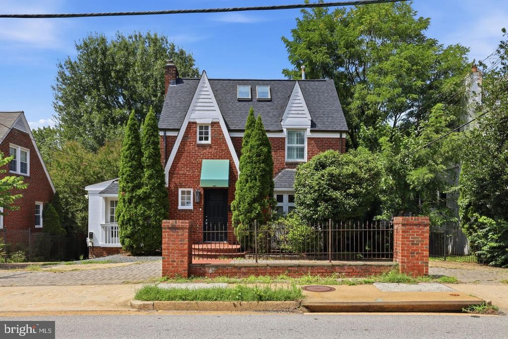 1706 N GLEBE RD, Arlington, VA 22207