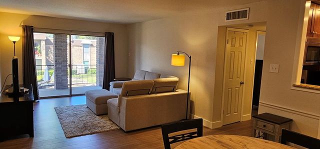 7575 Katy Freeway 143, Houston, TX 77024