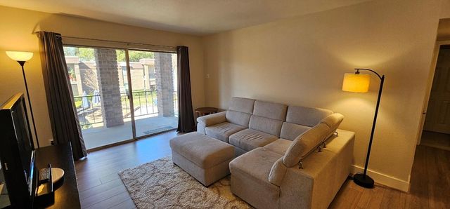 7575 Katy Freeway 143, Houston, TX 77024