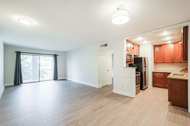 7575 Katy Freeway 143, Houston, TX 77024