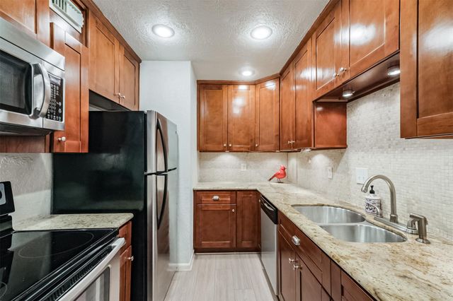 7575 Katy Freeway 143, Houston, TX 77024