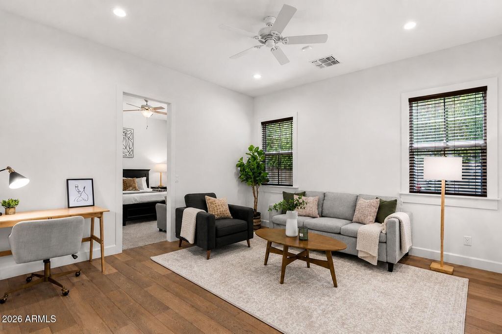 Image 10 of property listing at 4201 E Cheery Lynn Road, Phoenix, AZ 85018