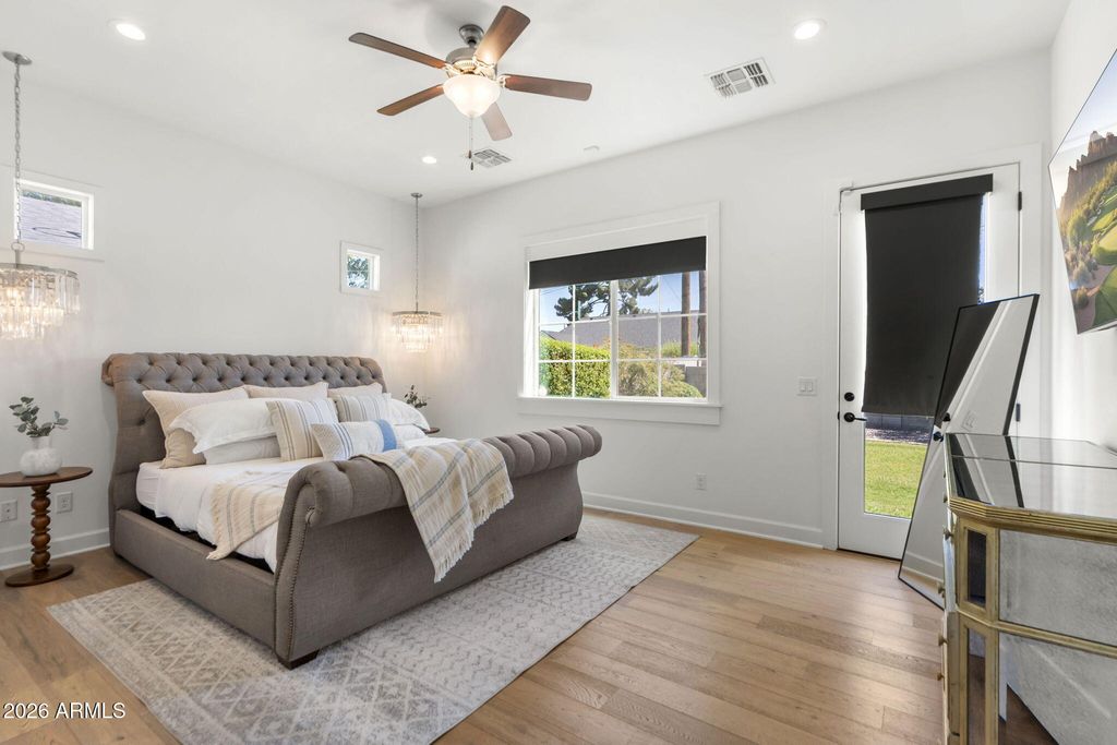 Image 11 of property listing at 4201 E Cheery Lynn Road, Phoenix, AZ 85018
