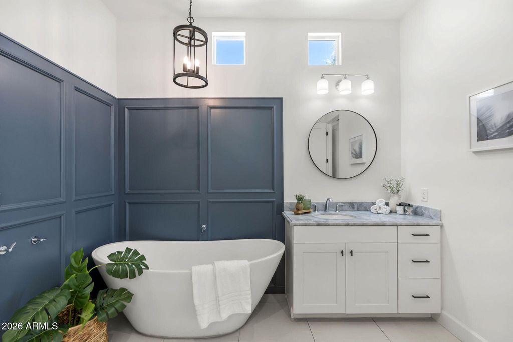 Image 13 of property listing at 4201 E Cheery Lynn Road, Phoenix, AZ 85018