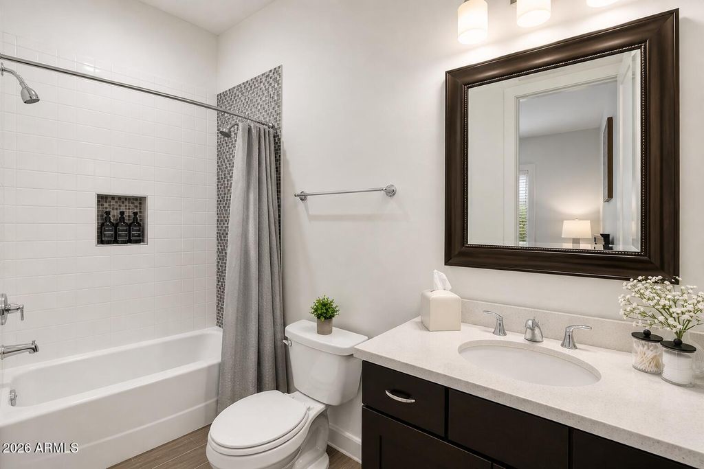 Image 18 of property listing at 4201 E Cheery Lynn Road, Phoenix, AZ 85018