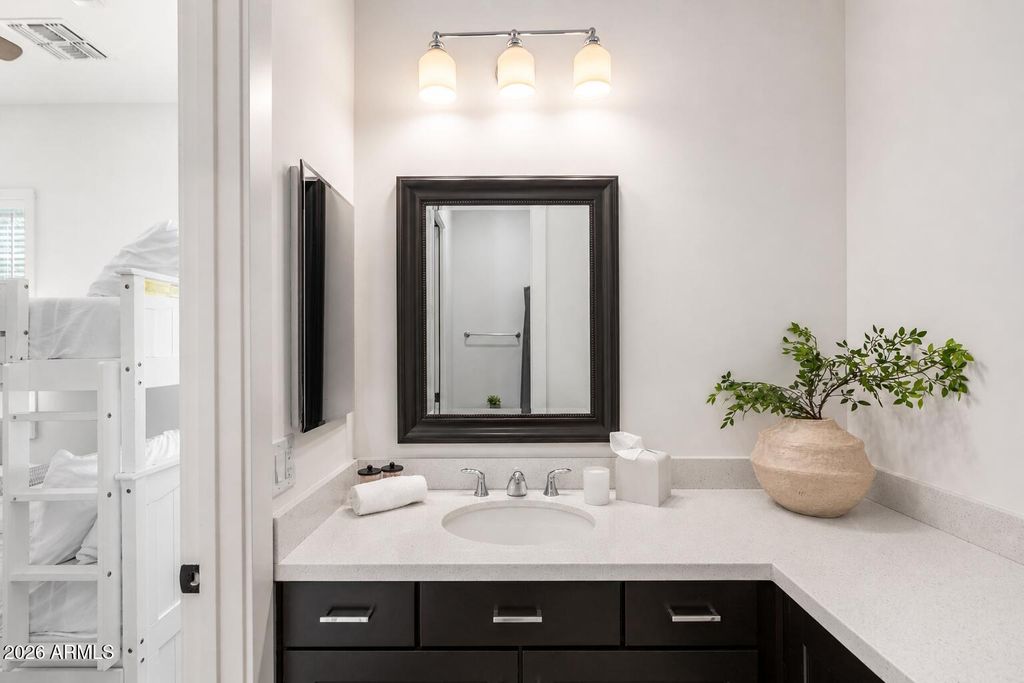 Image 20 of property listing at 4201 E Cheery Lynn Road, Phoenix, AZ 85018