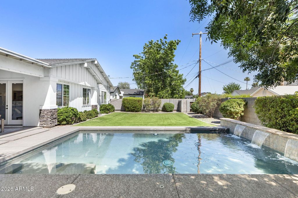 Image 27 of property listing at 4201 E Cheery Lynn Road, Phoenix, AZ 85018