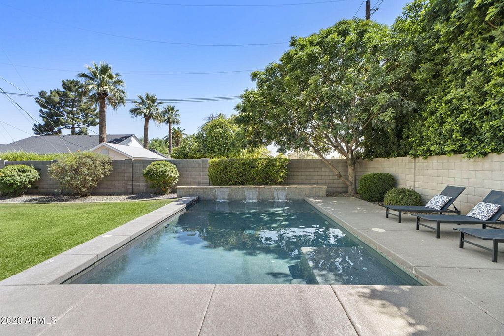 Image 28 of property listing at 4201 E Cheery Lynn Road, Phoenix, AZ 85018