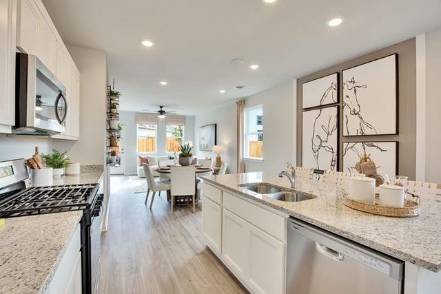 164 Two Bits LN, Elgin, TX 78621