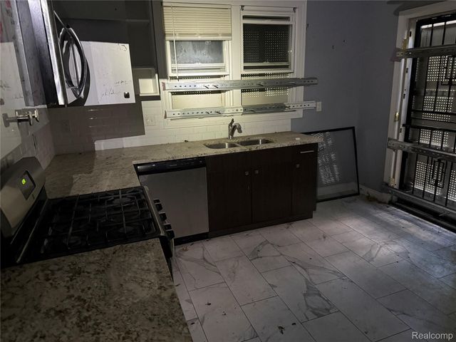 229 Leicester Court, Detroit, MI 48202