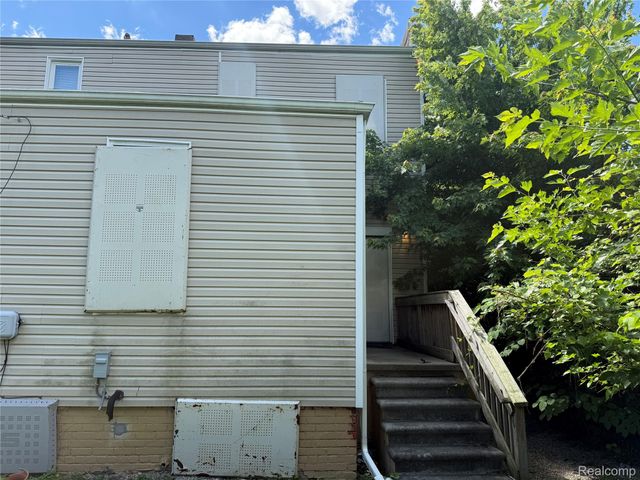 229 Leicester Court, Detroit, MI 48202