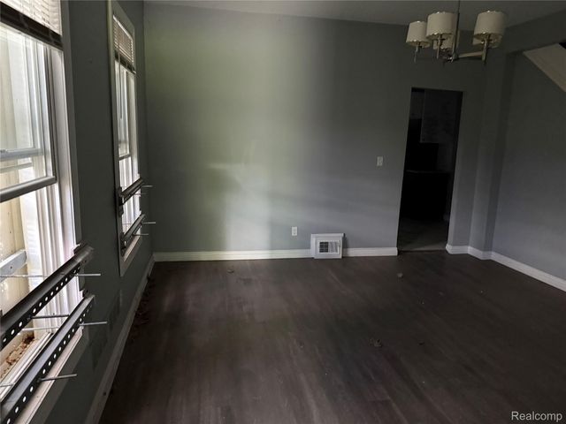 229 Leicester Court, Detroit, MI 48202