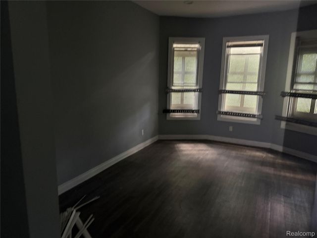 229 Leicester Court, Detroit, MI 48202
