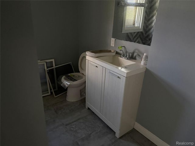 229 Leicester Court, Detroit, MI 48202