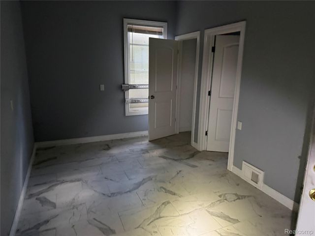 229 Leicester Court, Detroit, MI 48202