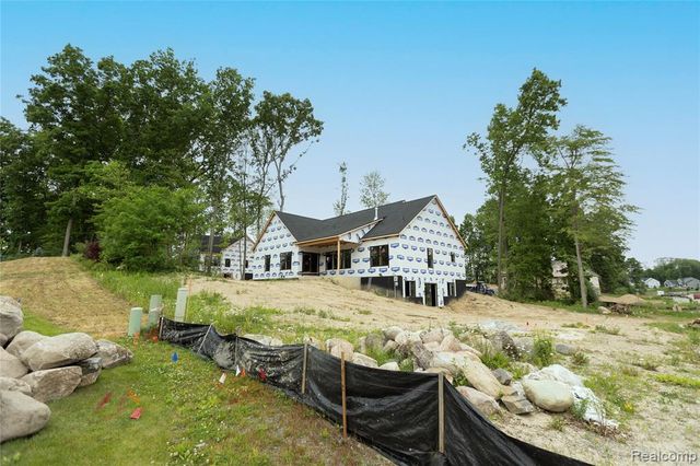 9744 Chalfonte Drive, Brighton, MI 48116