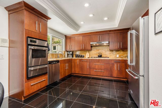 2041 Roscomare Road, Los Angeles, CA 90077