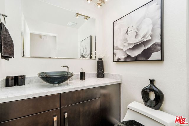 2041 Roscomare Road, Los Angeles, CA 90077