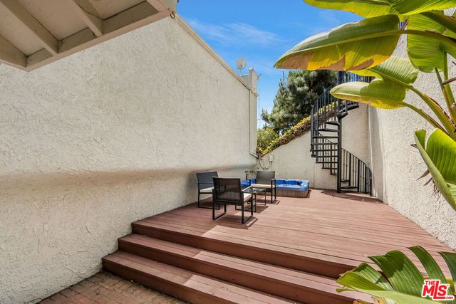 2041 Roscomare Road, Los Angeles, CA 90077