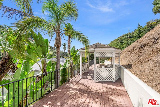 2041 Roscomare Road, Los Angeles, CA 90077