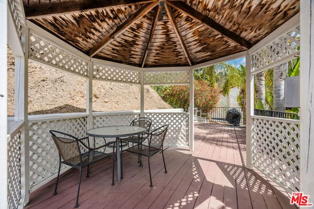 2041 Roscomare Road, Los Angeles, CA 90077