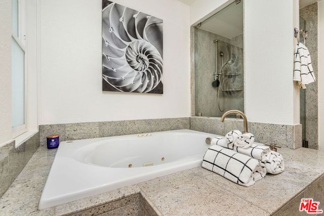 2041 Roscomare Road, Los Angeles, CA 90077