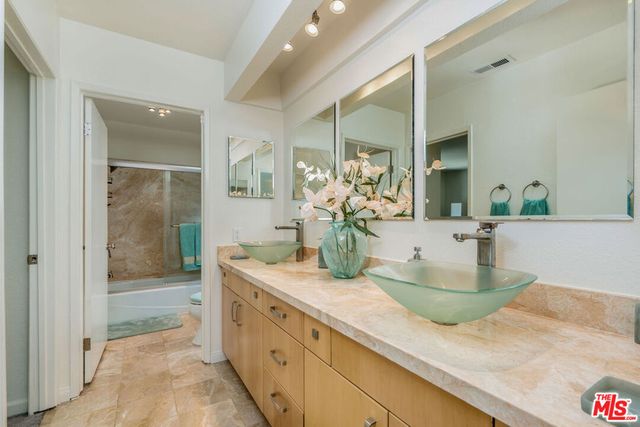 2041 Roscomare Road, Los Angeles, CA 90077