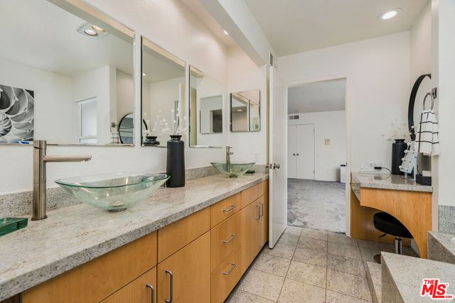 2041 Roscomare Road, Los Angeles, CA 90077