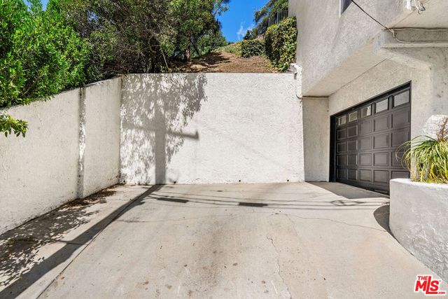 2041 Roscomare Road, Los Angeles, CA 90077