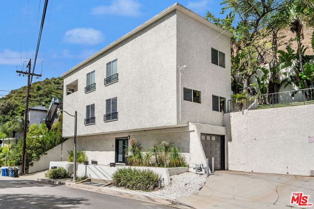 2041 Roscomare Road, Los Angeles, CA 90077
