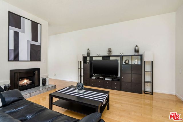 2041 Roscomare Road, Los Angeles, CA 90077