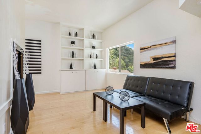 2041 Roscomare Road, Los Angeles, CA 90077