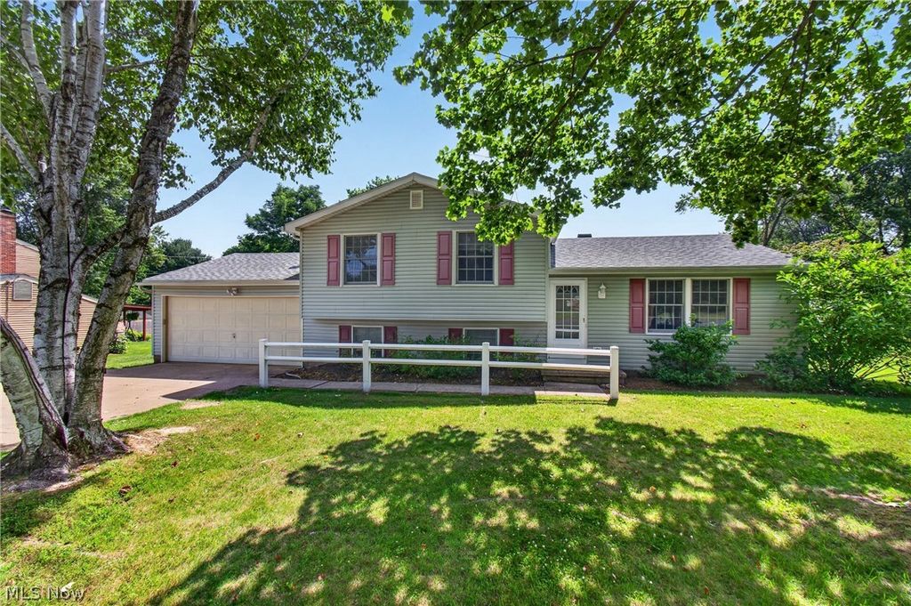3110 Bronco Drive, Clinton, OH 44216