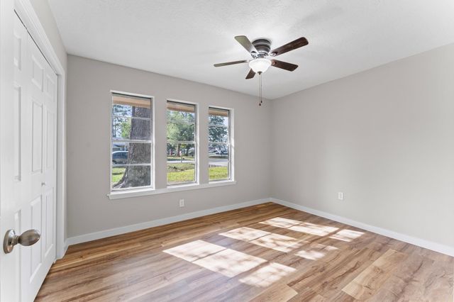 2126 Eagle Point Road, Crosby, TX 77532