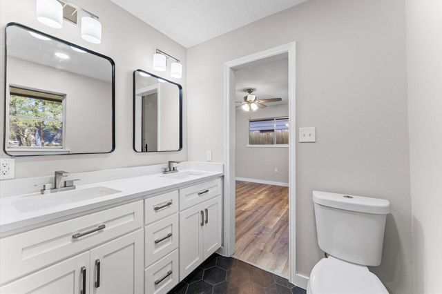 2126 Eagle Point Road, Crosby, TX 77532